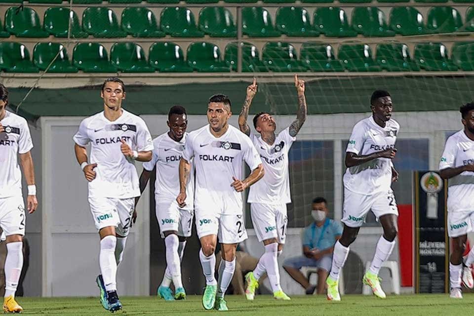 S&uuml;per Lig'in yeni ekiplerinden Altay, sezona 2'de 2 ile başladı.