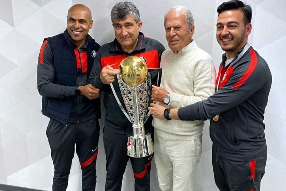 S&uuml;per Lig'de 18 yıl sonra m&uuml;cadele edeceği 2021-2022 sezonu &ouml;ncesi