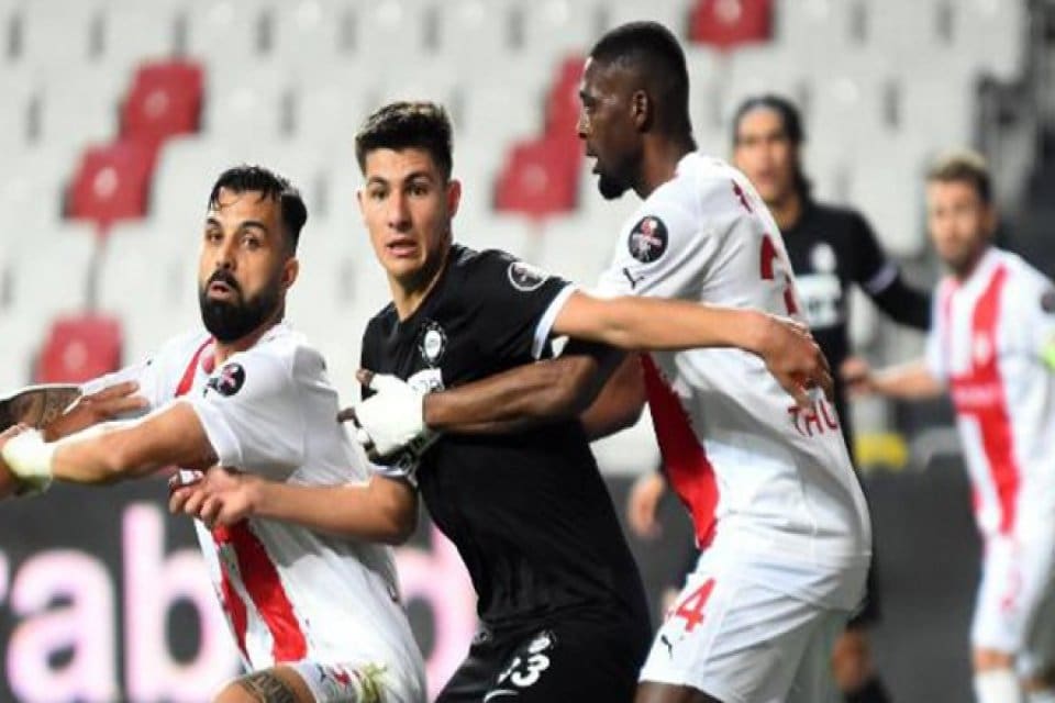 Altay, ge&ccedil;en sezon sonunda S&uuml;per Lig'de vitrine &ccedil;ıkarıp, bu sezon