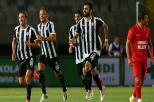 TFF 1'inci Lig'de pazar günü deplasmanda düşme hattındaki Akhisarspor'u yenerek