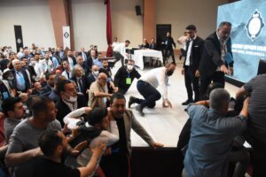 Spor Toto Süper Lig'de küme düşmeye çok yaklaşan Altay'ın Başkan