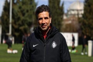 TFF 1&rsquo;inci Lig&rsquo;de zirve yarışı veren Altay&rsquo;da y&ouml;netim d&uuml;n gece