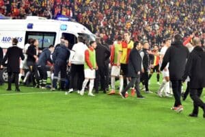 Altay'a hem 6 ma&ccedil; seyircisiz oynama hem de h&uuml;kmen yenilgi