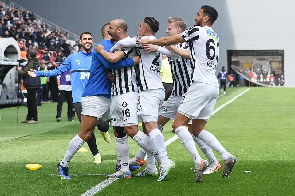 Spor Toto S&uuml;per Lig'de d&uuml;şme hattında yer alan Altay, 27'nci