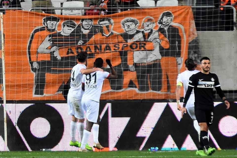 Spor Toto 1'inci Lig'de 23'&uuml;nc&uuml; haftanın a&ccedil;ılış m&uuml;cadelesinde Altay evinde