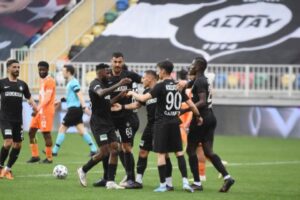 Son iki maçta yaşadığı kayıplarla zirve yarışında geri düşen Altay