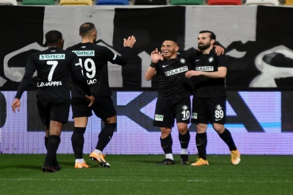 Spor Toto 1'inci Lig'de &uuml;st &uuml;ste 4 galibiyet alan Altay,
