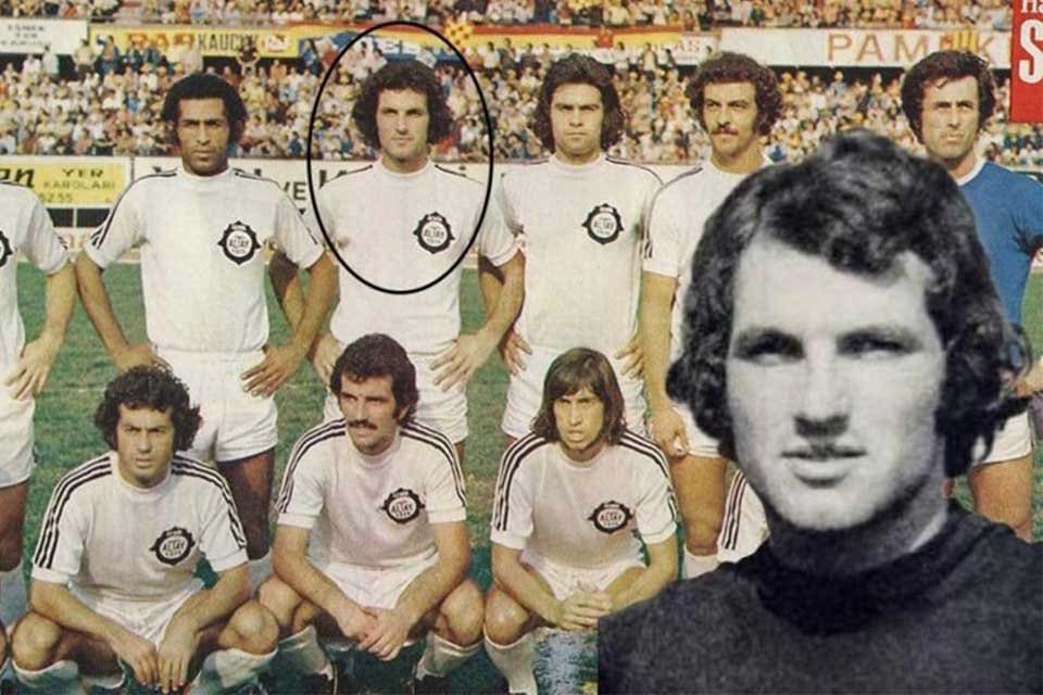 İzmir'in k&ouml;kl&uuml; kul&uuml;plerinden Altay, eski futbolcusu Mustafa Turgat'ı kaybetmenin &uuml;z&uuml;nt&uuml;s&uuml;n&uuml;