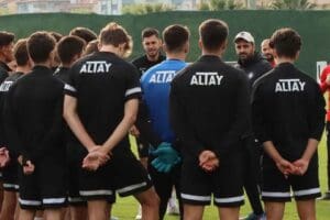İZMİR futbolunun 108 yaşındaki kul&uuml;b&uuml; Altay, 18 yıl sonra d&ouml;nd&uuml;ğ&uuml;