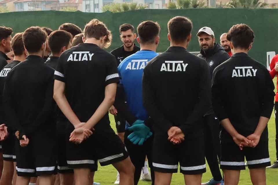 İZMİR futbolunun 108 yaşındaki kul&uuml;b&uuml; Altay, 18 yıl sonra d&ouml;nd&uuml;ğ&uuml;