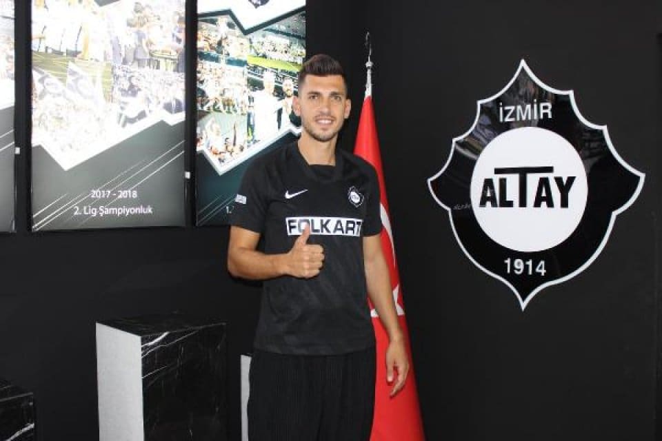 S&uuml;per Lig ekiplerinden Altay'da kadroya dahil olan &ouml;n libero Ceyhun