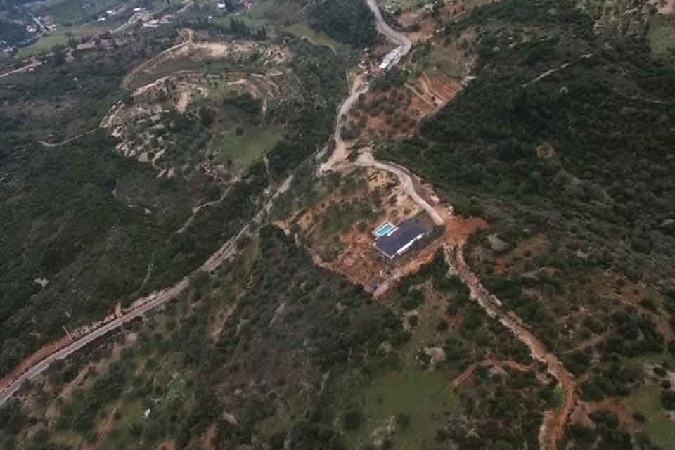 CHP Grup Başkanvekili Engin Altay, İzmir'in Karaburun il&ccedil;esinde tarım arazisinin