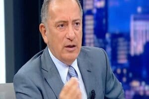 Gazeteci Fatih Altaylı, otomobilinin arka camına "Sen devlet misin lan
