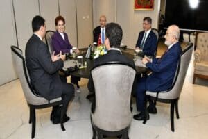 2 Mart'ta masadan kalkan İYİ Parti lideri Meral Akşener'in Ekrem