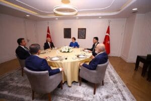 Altı siyasi partinin genel başkanı tarafından ger&ccedil;ekleştirilen Liderler Zirvesi&rsquo;nin d&ouml;rd&uuml;nc&uuml;s&uuml;,