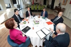 Demokrat Parti Genel Merkezi&rsquo;nde bir araya gelen 6 siyasi partinin