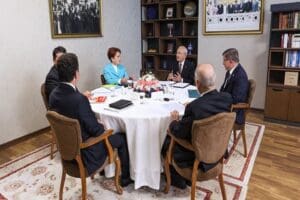 Altılı masa, TBMM'de anayasal &ccedil;oğunluğu elde etmek amacıyla milletvekili se&ccedil;imlerinde