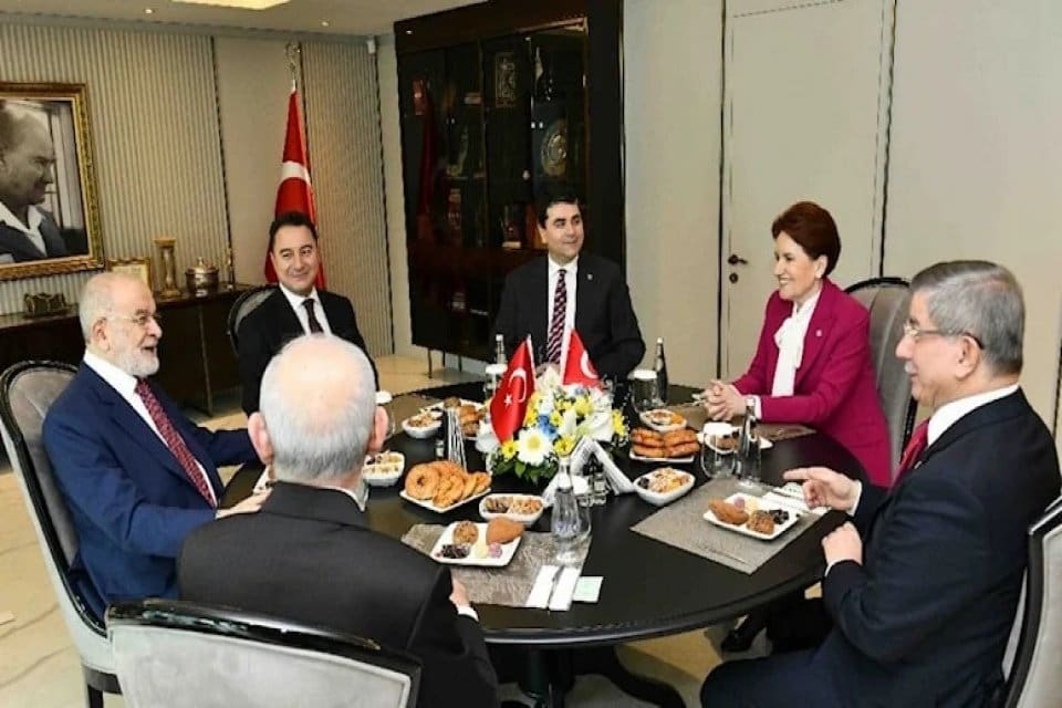 Altılı Masa liderlerinin cumhurbaşkanı adaylığı g&uuml;ndemiyle bir araya geldiği toplantı