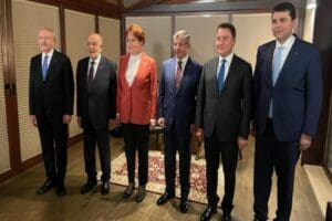 Cumhuriyet gazetesi yazarı Barış Pehlivan, bug&uuml;n kaleme aldığı yazısında &ccedil;arpıcı