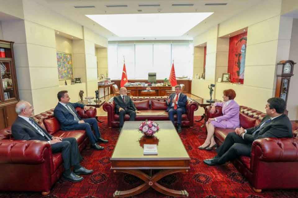 Altı liderin buluşmasında, “Her partinin cumhurbaşkanı yardımcısı olsun, hukuk, ekonomi