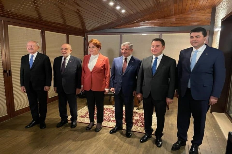 İYİ Parti Kalkınma Politikaları Başkanı&nbsp;&Uuml;mit &Ouml;zlale, KRT'de yayınlanan Haftanın Panoraması