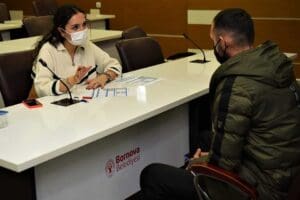 Bornova Belediyesi&rsquo;nin &ouml;d&uuml;ll&uuml; projesi Altın Bilezik iş arayanlar ve işverenleri