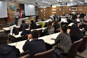 Bornova Belediyesi&rsquo;nin işverenler ve iş arayanları buluşturan Altın Bilezik projesi