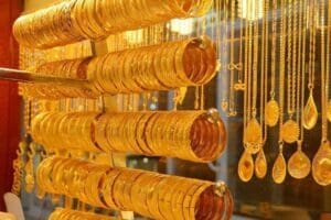 Uluslararası piyasalarda altın, doların kuvvetlenmesi ve Fed'in keskin faiz artıracağı