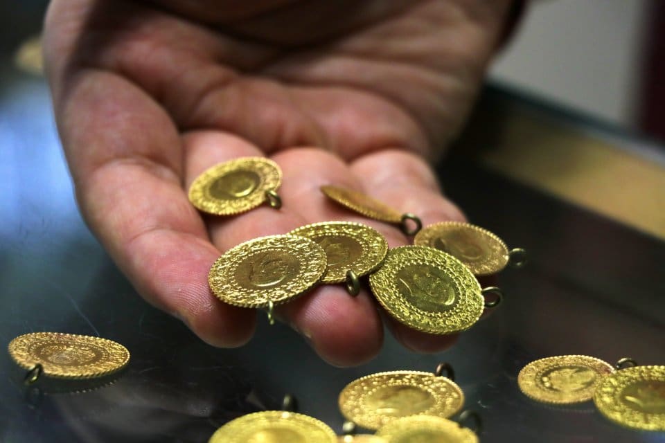 Altın, doların gerilemesinin değerli metale rahatlama sağlamasının ardından Ağustos ortasından