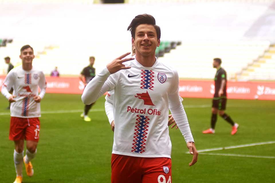 TFF 1'inci Lig'de 3'üncü hafta mücadelesinde deplasmanda İstanbulspor'a 3-0 mağlup