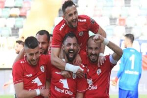 Spor Toto 1'inci Lig'de kümede kalma mücadelesi veren Altınordu'da ara
