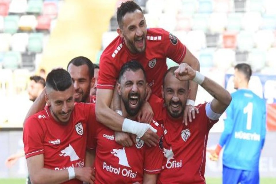 Spor Toto 1'inci Lig'de kümede kalma mücadelesi veren Altınordu'da ara