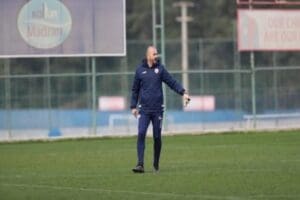 Spor Toto 1'inci Lig ekiplerinden Altınordu'da teknik direkt&ouml;r G&ouml;khan &Uuml;nal