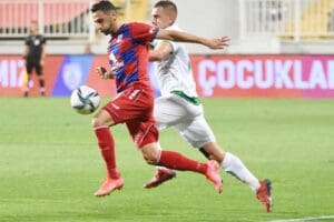 TFF 1&rsquo;inci Lig&rsquo;in 4&rsquo;&uuml;nc&uuml; hafta m&uuml;cadelesinde Altınordu evinde Bursaspor&rsquo;u 2-1
