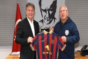 Spor Toto 1. Lig ekiplerinden Altınordu Futbol Kul&uuml;b&uuml; Başkanı Seyit