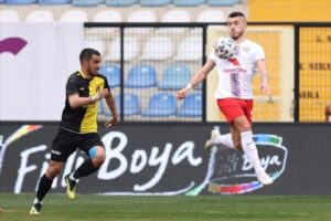 TFF 1. Lig'in 27. haftasında Altınordu deplasmanda İstanbulspor ile karşı