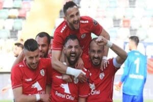 Spor Toto 1'inci Lig'deki son ma&ccedil;ınde evinde Ey&uuml;pspor'a 2-1 kaybedip
