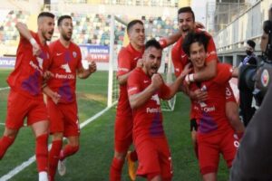  TFF 1'inci Lig'de son 3 maçından 1 puan çıkararak ilk