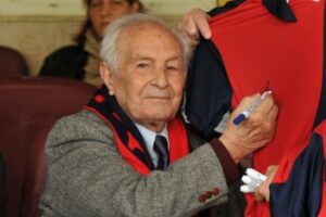 İzmir'in 1923'te kurulan Cumhuriyet'le yaşıt kulübü Altınordu'nun efsane futbolcularından Matteo