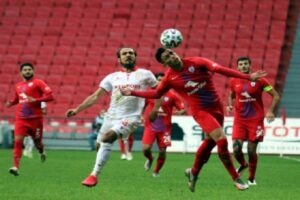TFF 1. Lig'in 26. haftasının kapanış ma&ccedil;ında Altınordu ile Yılport