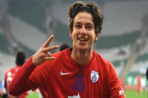 Spor Toto 1&rsquo;inci Lig&rsquo;de İzmir&rsquo;i temsil eden Altınordu, altyapısından yetişen