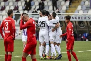 TFF 1'inci Lig'de deplasmanda Ankara Keçiörengücü'ne 5-3 mağlup olunca hem