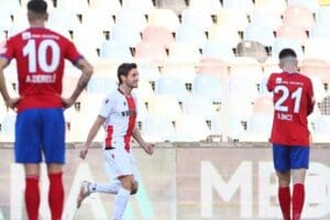 Spor Toto 1'inci Lig'in 15'inci haftasında Yılport Samsunspor deplasmanda Altınordu'yu