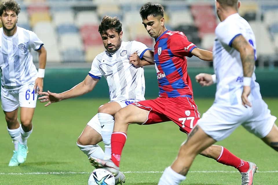 TFF 1. Lig'de Altınordu, konuk ettiği Tuzlaspor'a 3-1 yenildi. Ligin