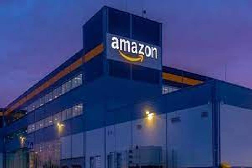 Amazon, 100 milyon doların &uuml;zerinde yatırımla T&uuml;rkiye'de lojistik &uuml;ss&uuml; kuracağını,