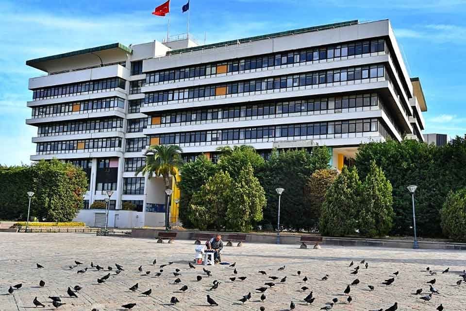 İzmir B&uuml;y&uuml;kşehir Belediyesi&rsquo;nin&nbsp; ana hizmet binasının yıkımı i&ccedil;in ihale s&uuml;reci
