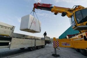 T&uuml;rkiye&rsquo;nin en b&uuml;y&uuml;k fuar operasyonu i&ccedil;in ilk tırlar blok taş