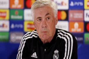 Real Madrid Teknik Direkt&ouml;r&uuml; Carlo Ancelotti, Osasuna taraftarlarının saygı duruşu