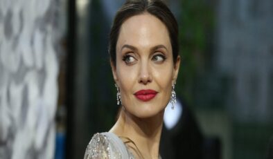 Angelina Jolie de Brad Pitt'e dava açtı