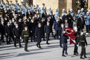 29 Ekim Cumhuriyet Bayramı t&ouml;renlerinin Ankara'daki ilk durağı Anıtkabir'di. Cumhurbaşkanı